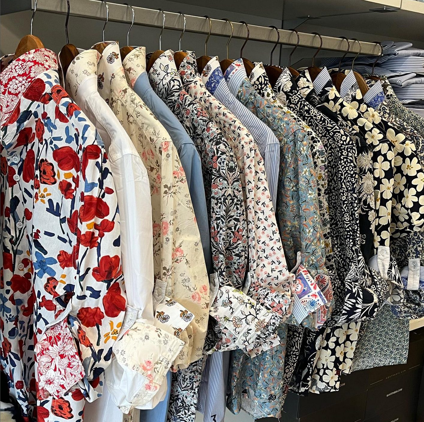 NUMEROLOGIE — A full rail of prints